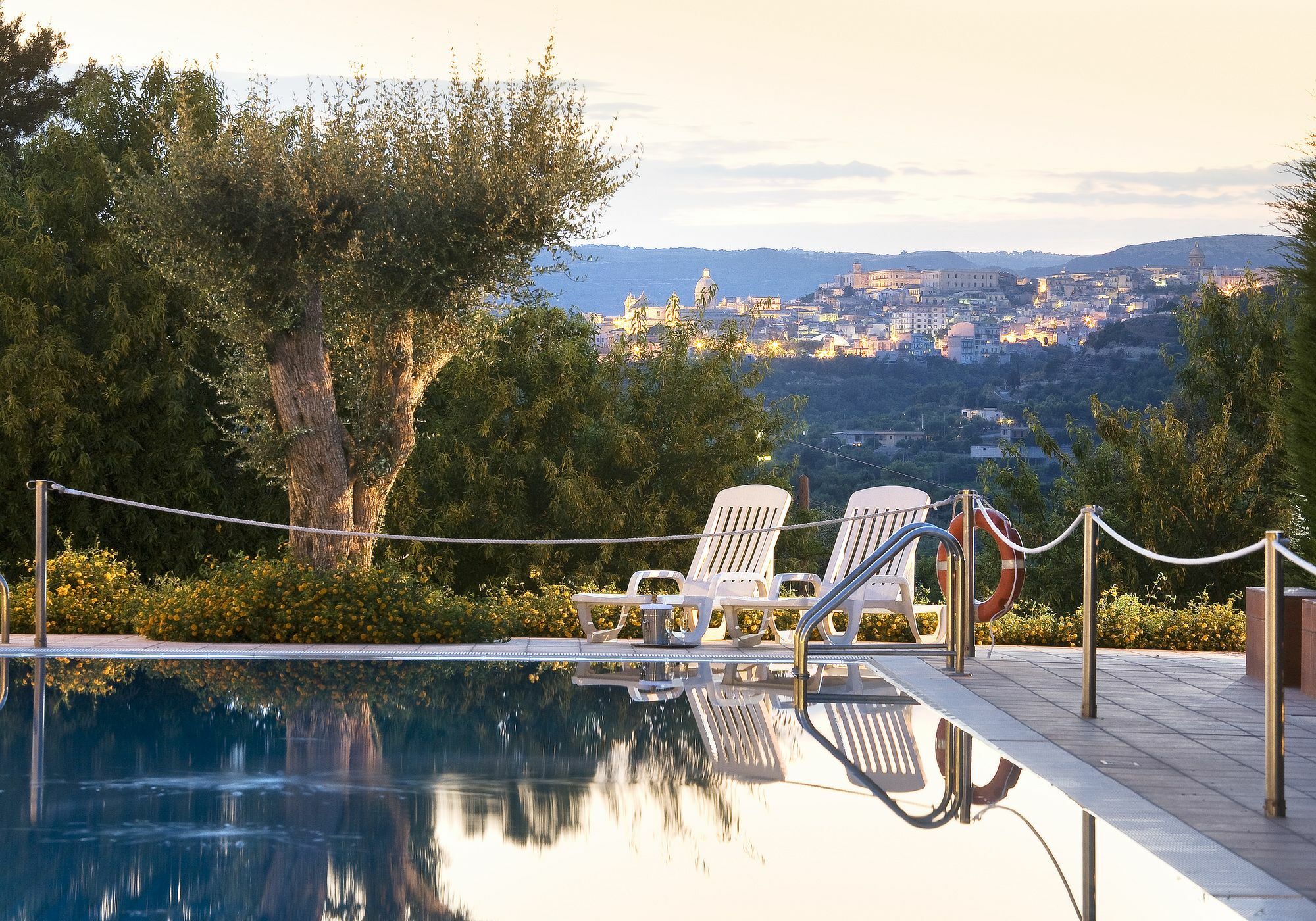 Hotel Favorita 4*